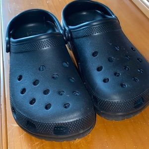 Black crocs